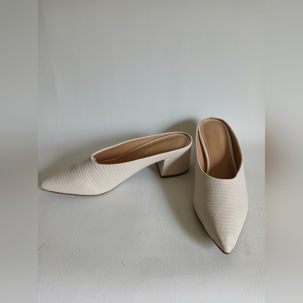 Shoe Dazzle Cream Textured Mules Pointed Toe 2" Block Heel Sz7.5M